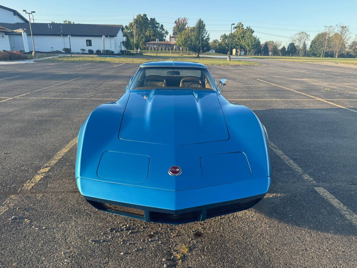 Chevrolet-Corvette-stingray-1973-5