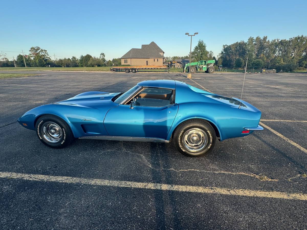 Chevrolet-Corvette-stingray-1973-7