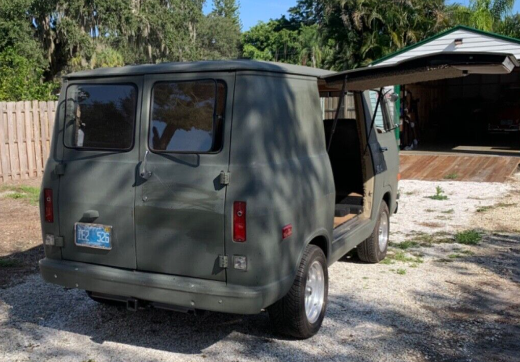 Chevrolet-G20-Van-1969-10