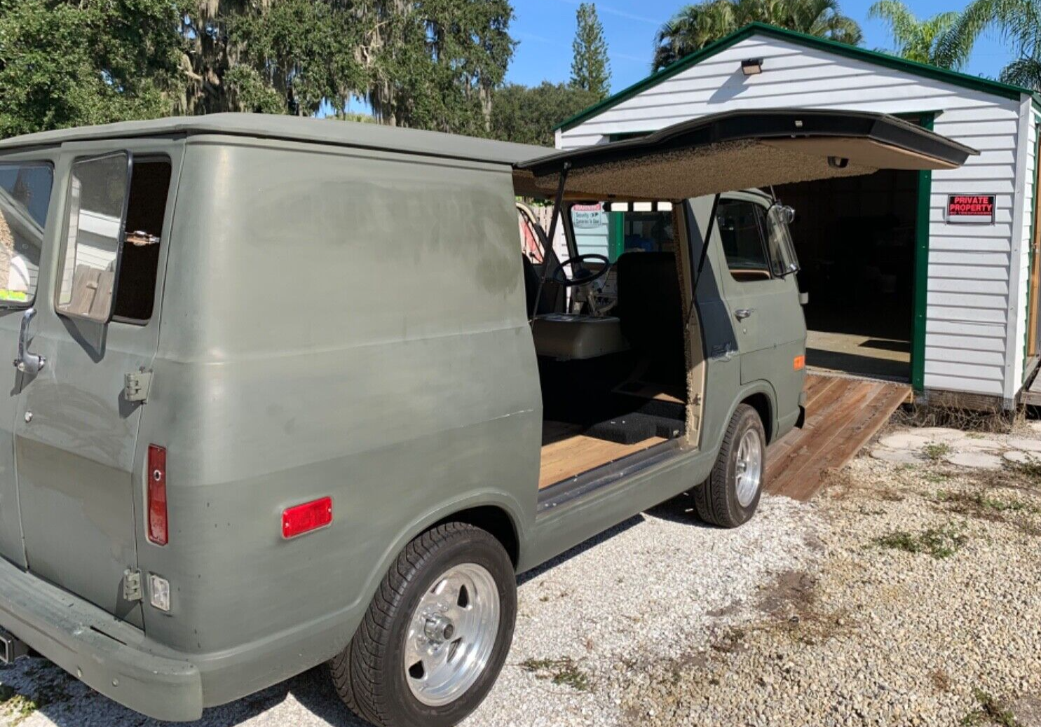 Chevrolet-G20-Van-1969-3