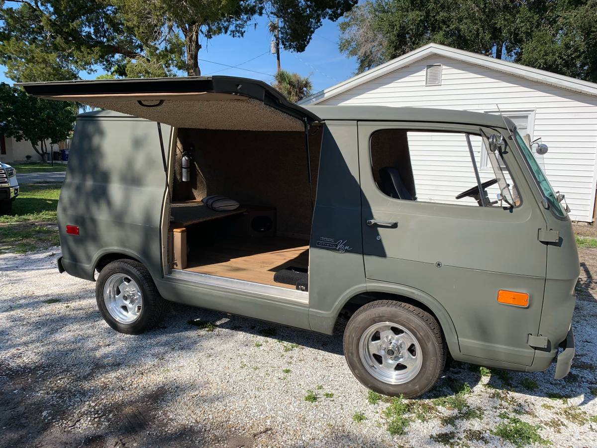 Chevrolet-G20-van-1969-12