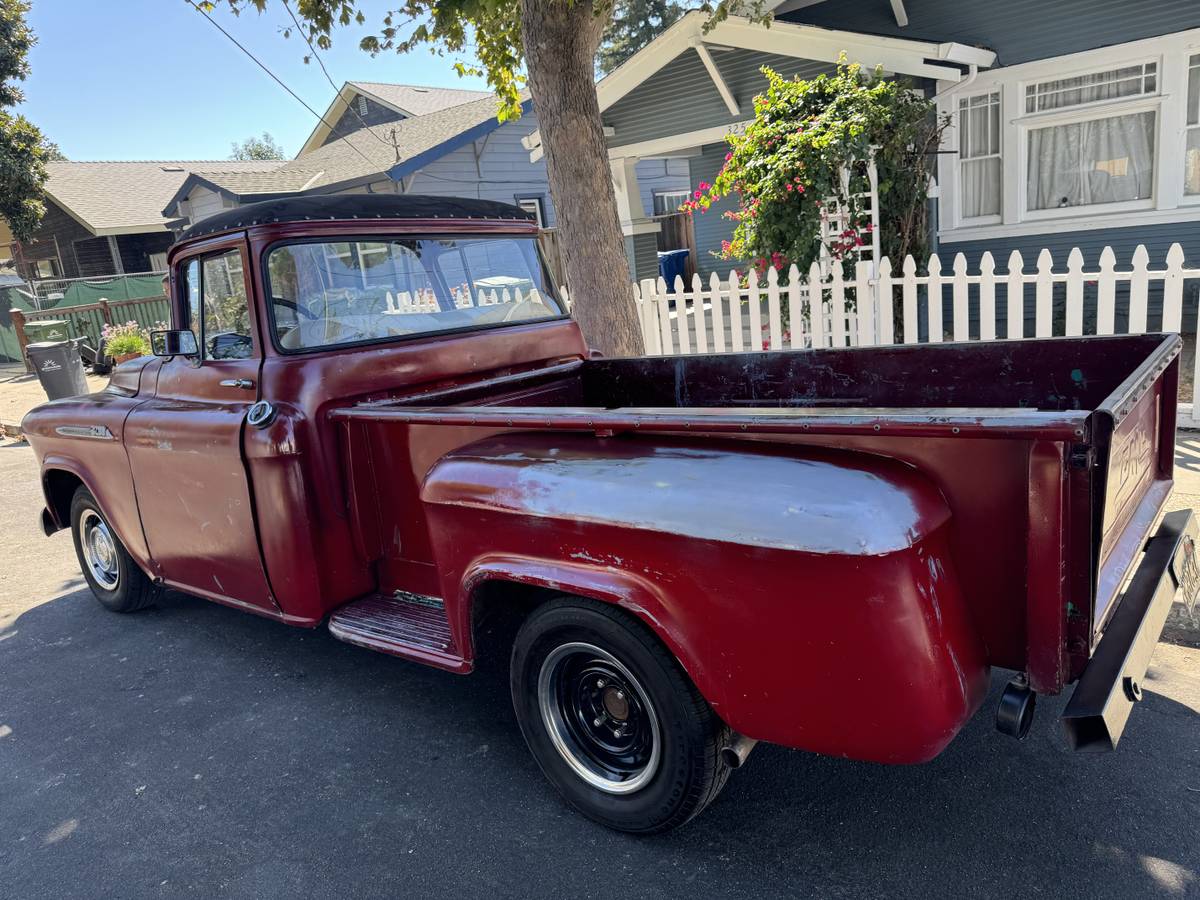 Chevrolet-Gmc-3200-pick-up-1956-7