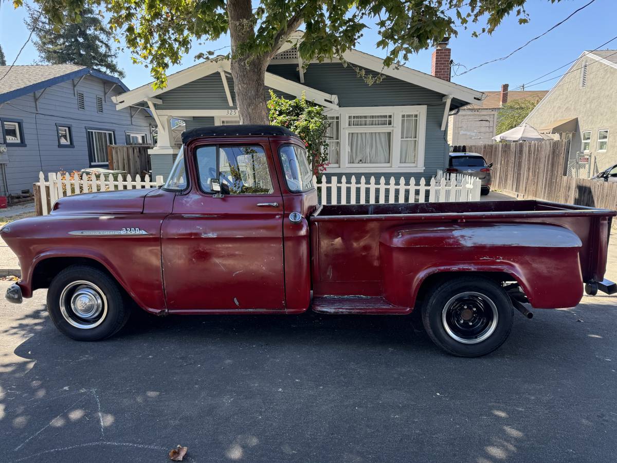 Chevrolet-Gmc-3200-pick-up-1956-8