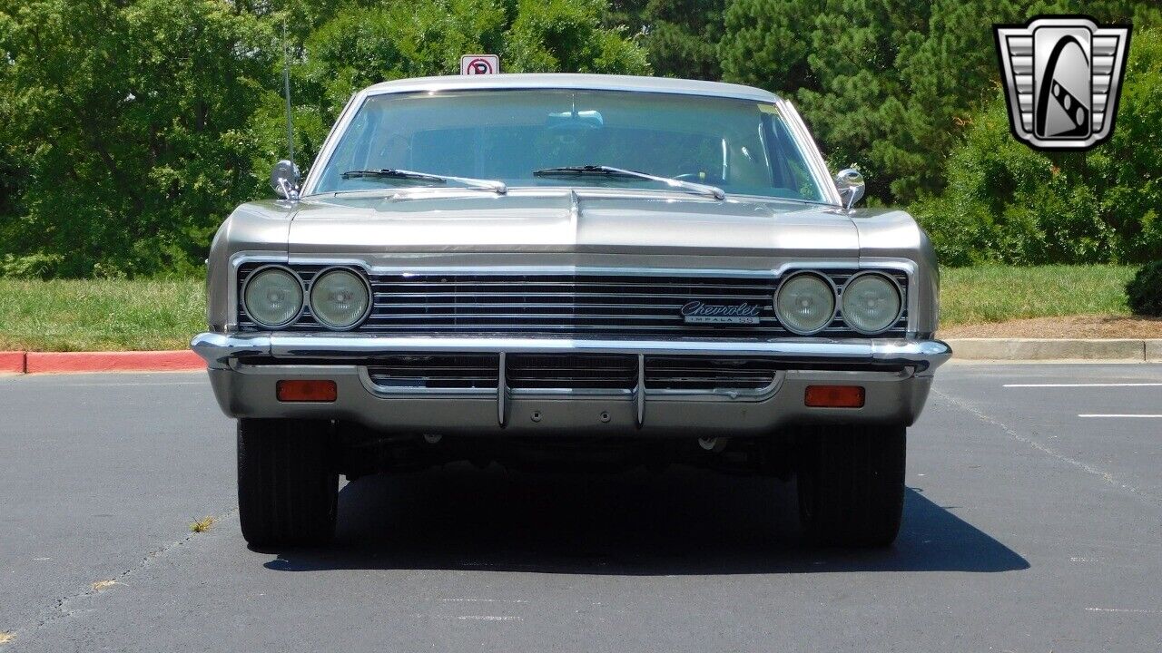 Chevrolet-Impala-1966-10