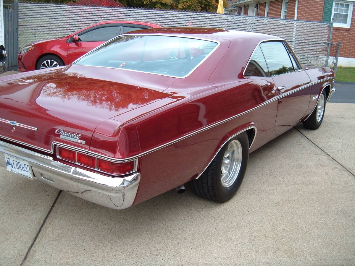 Chevrolet-Impala-1966-2