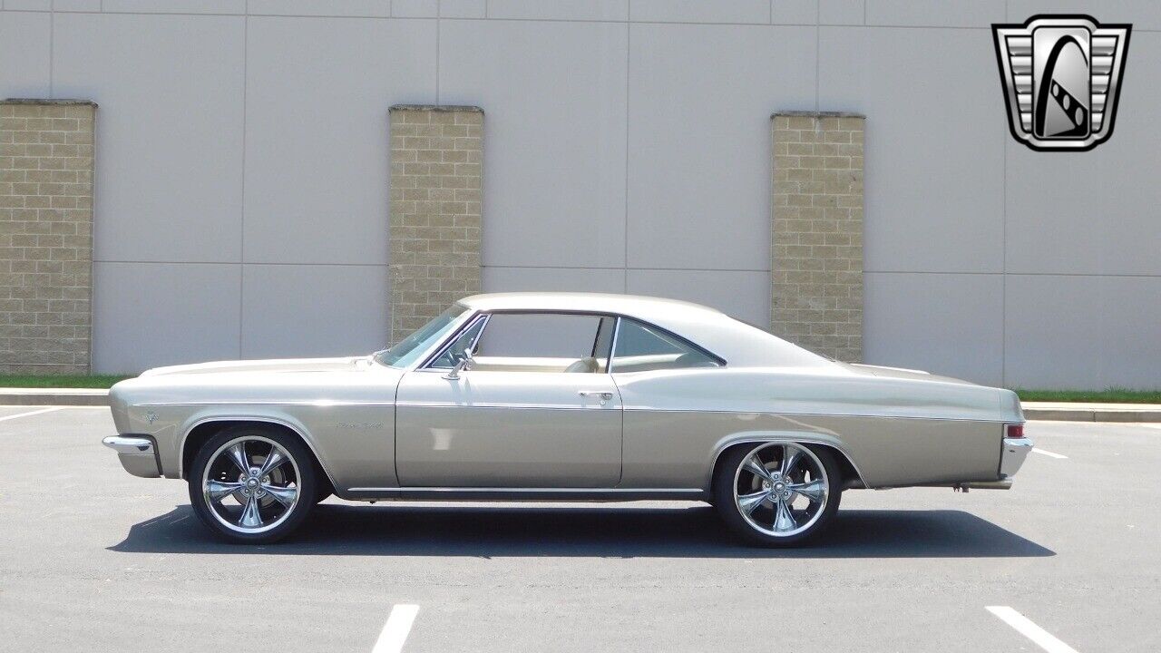 Chevrolet-Impala-1966-3