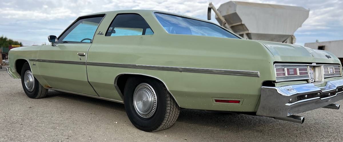 Chevrolet-Impala-1975-3