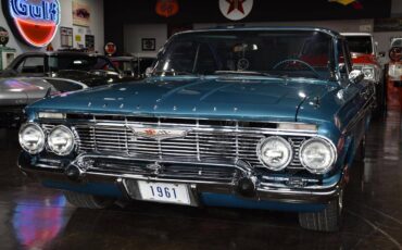 Chevrolet-Impala-2-door-1961-9