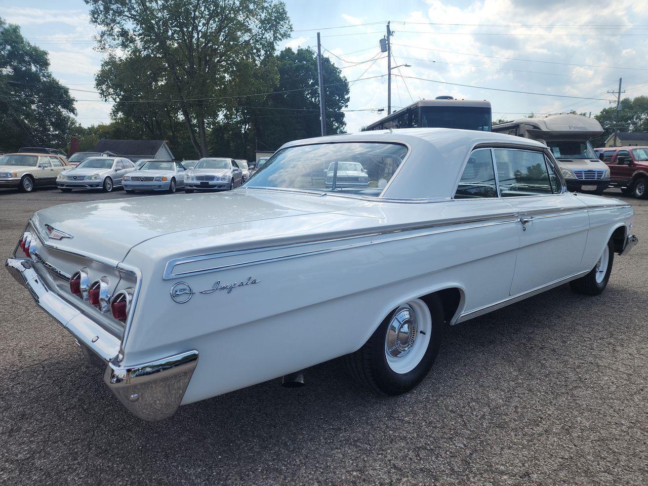 Chevrolet-Impala-Coupe-1962-1