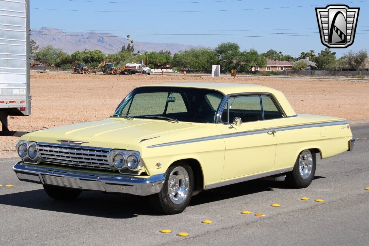 Chevrolet-Impala-Coupe-1962-2