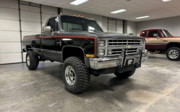 Chevrolet-K30-silverado-1986-3