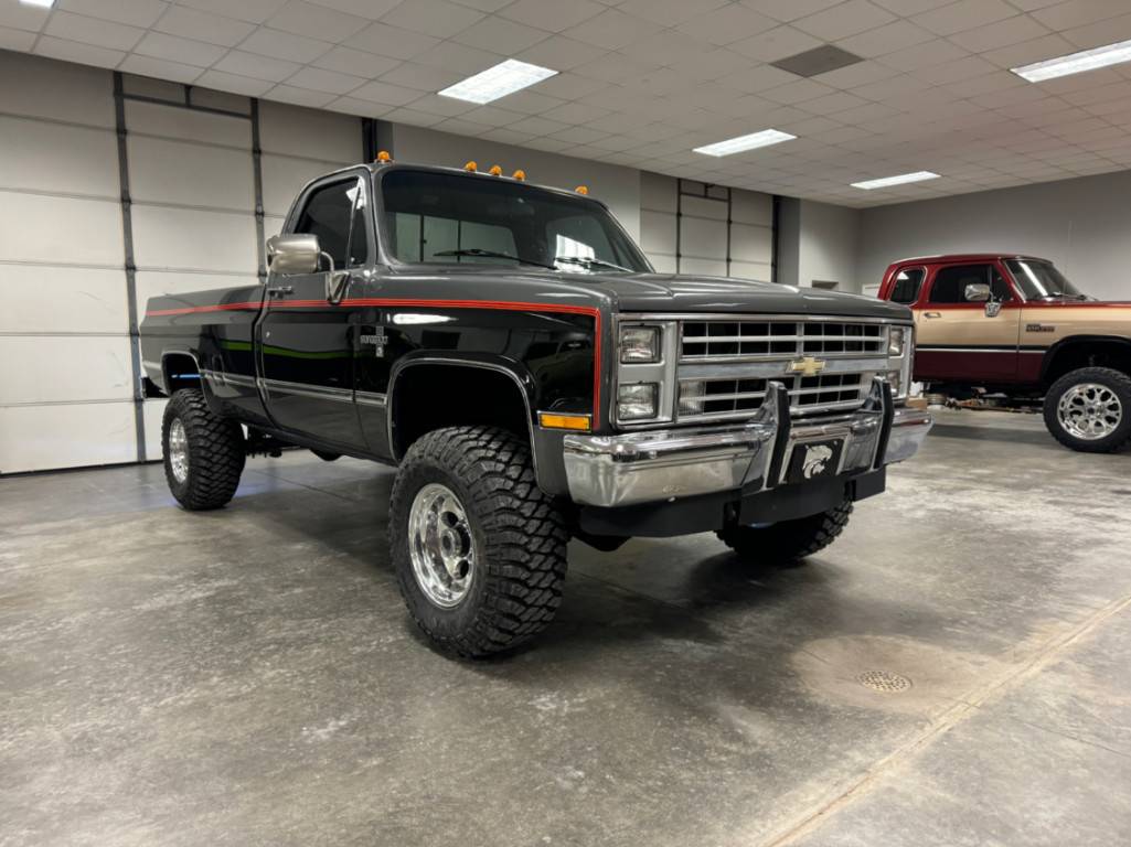 Chevrolet-K30-silverado-1986-3