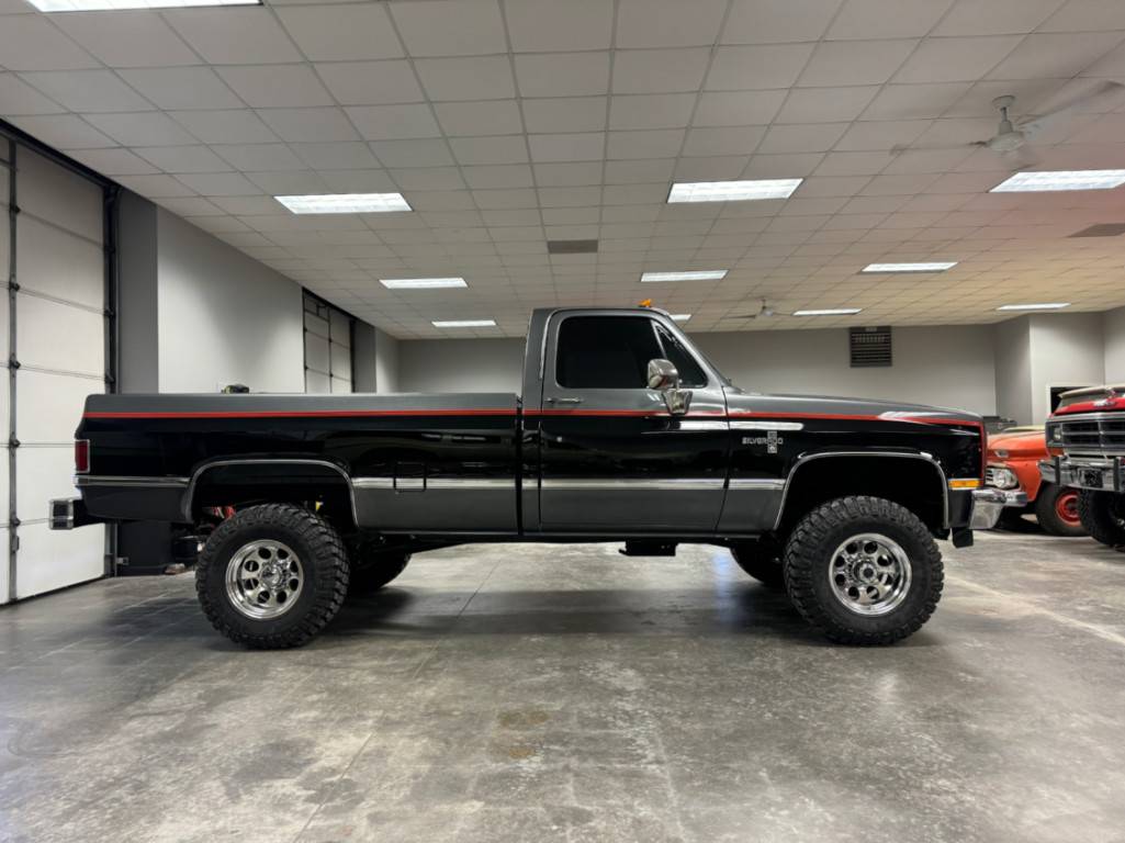 Chevrolet-K30-silverado-1986-4