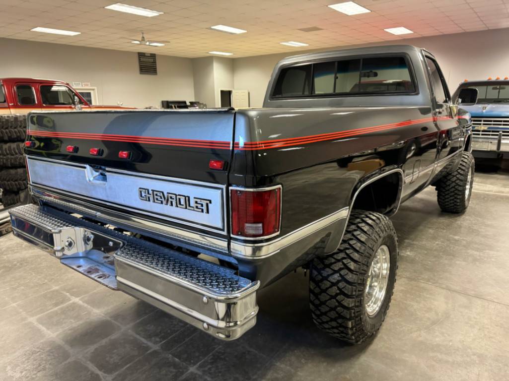 Chevrolet-K30-silverado-1986-5