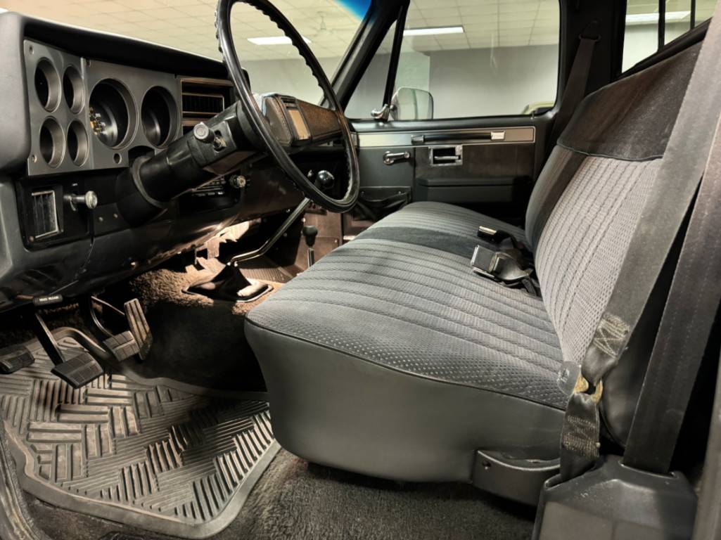 Chevrolet-K30-silverado-1986-6