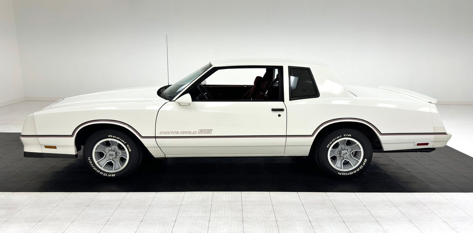 Chevrolet-Monte-Carlo-1986-1