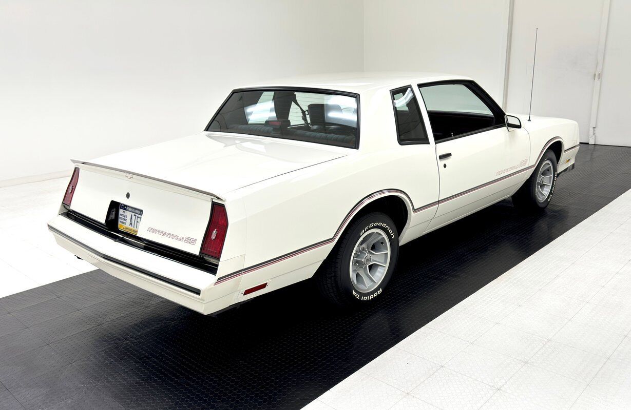 Chevrolet-Monte-Carlo-1986-4