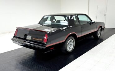 Chevrolet-Monte-Carlo-1986-4