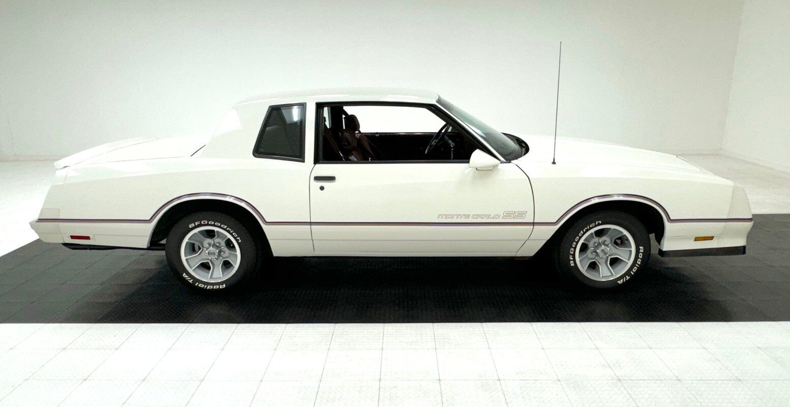 Chevrolet-Monte-Carlo-1986-5