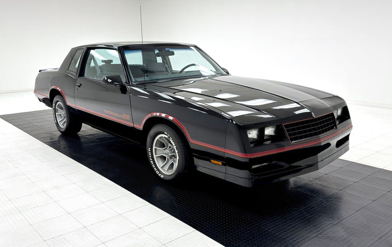 Chevrolet-Monte-Carlo-1986-6