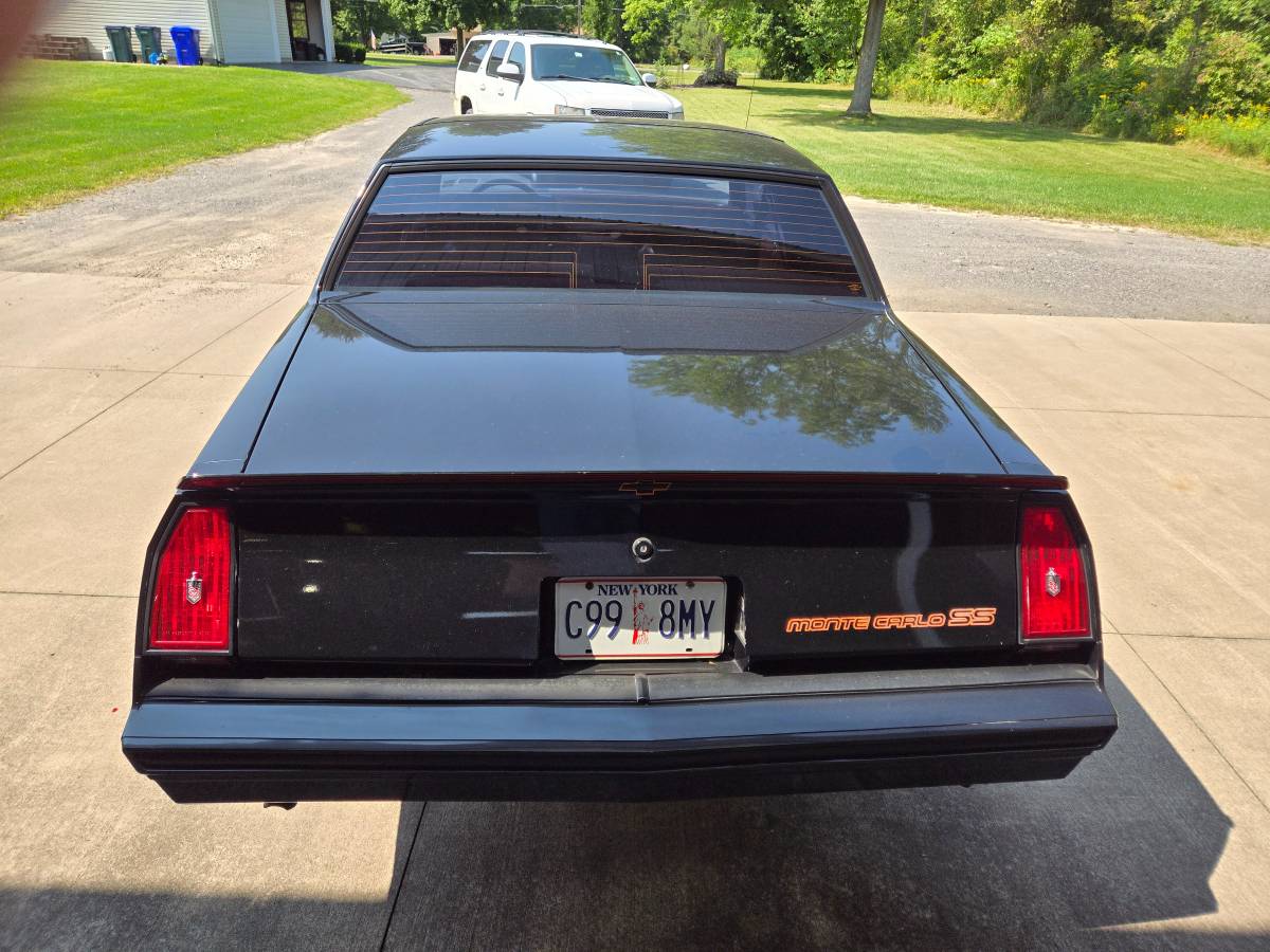 Chevrolet-Monte-carlo-ss-1986-4