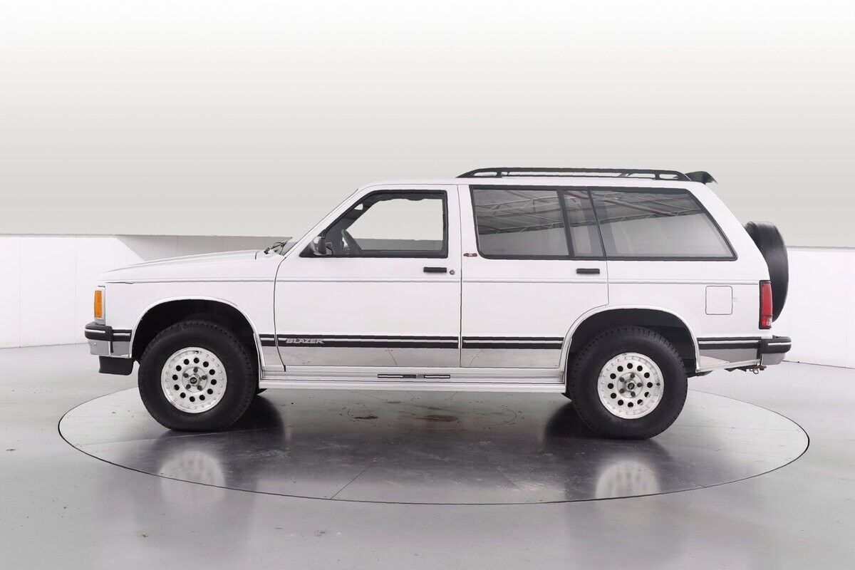 Chevrolet-S-10-SUV-1993-10