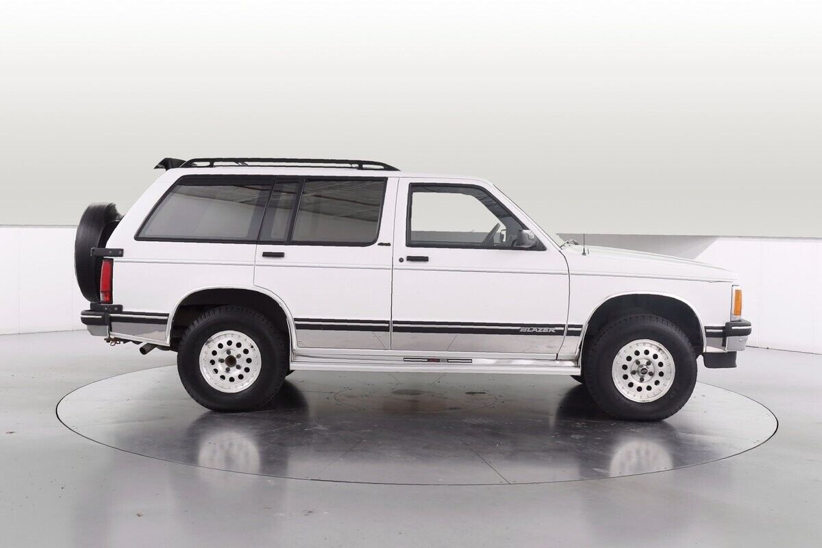 Chevrolet-S-10-SUV-1993-3