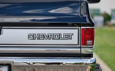 Chevrolet-Silverado-K10-1986-24