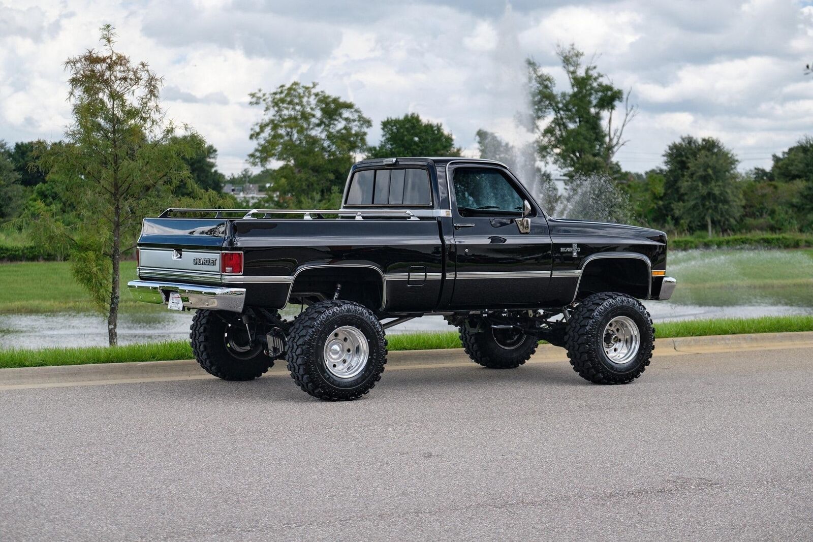 Chevrolet-Silverado-K10-1986-36