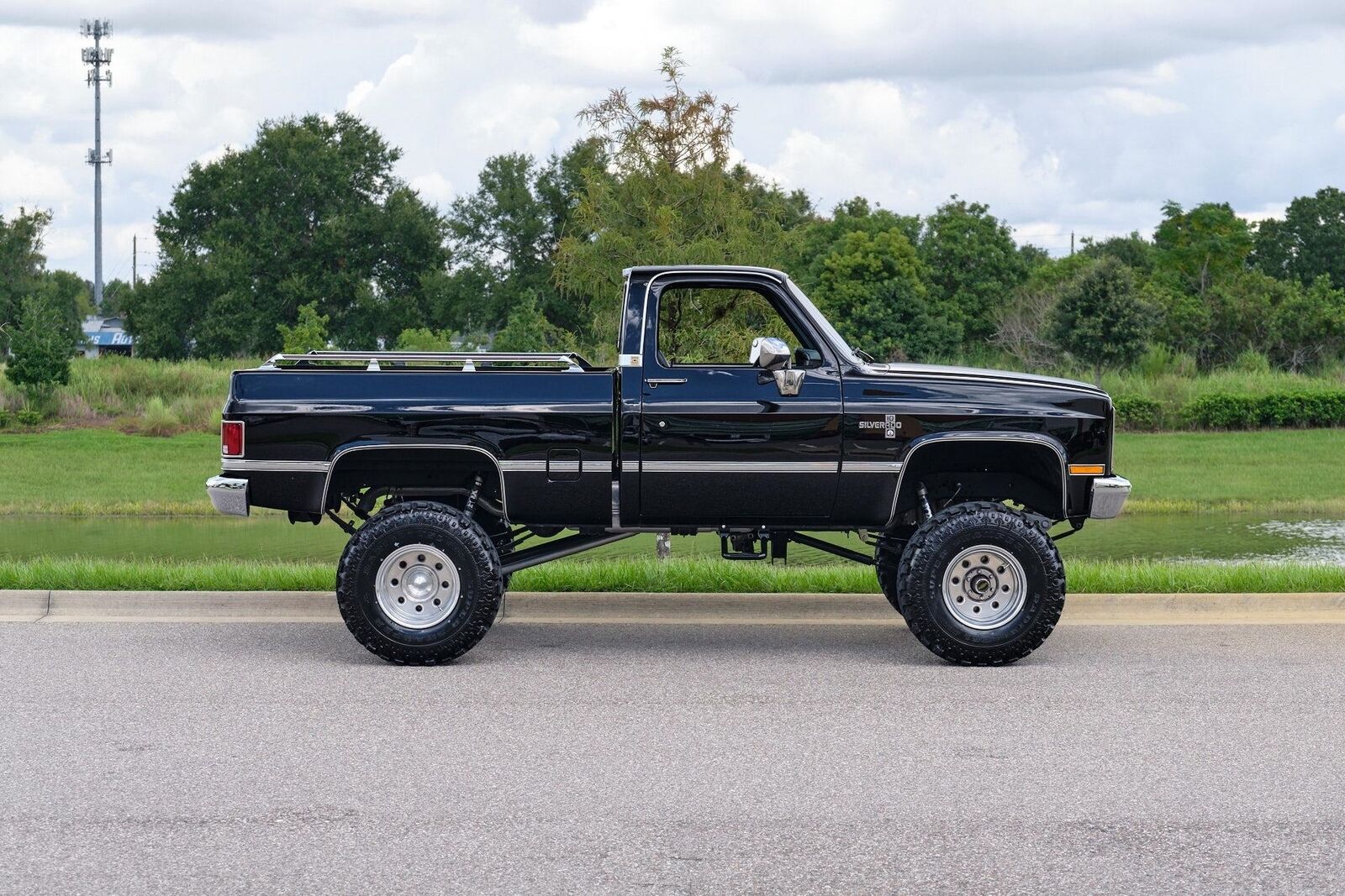 Chevrolet-Silverado-K10-1986-38