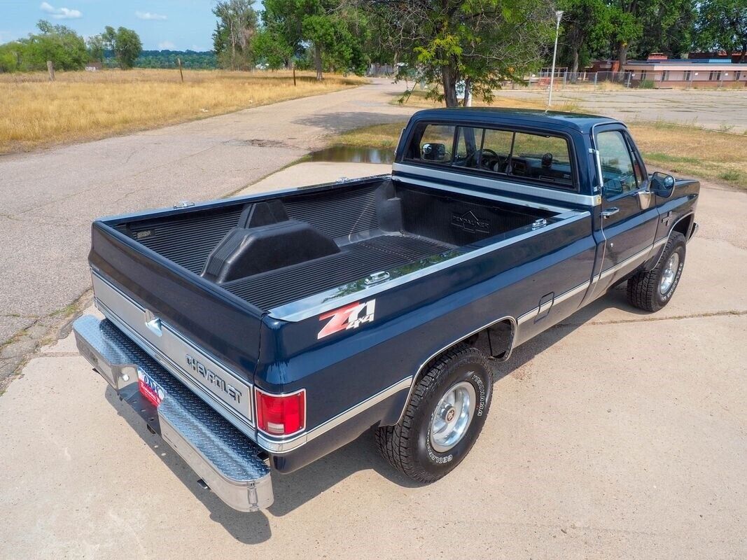 Chevrolet-Silverado-K10-1987-10