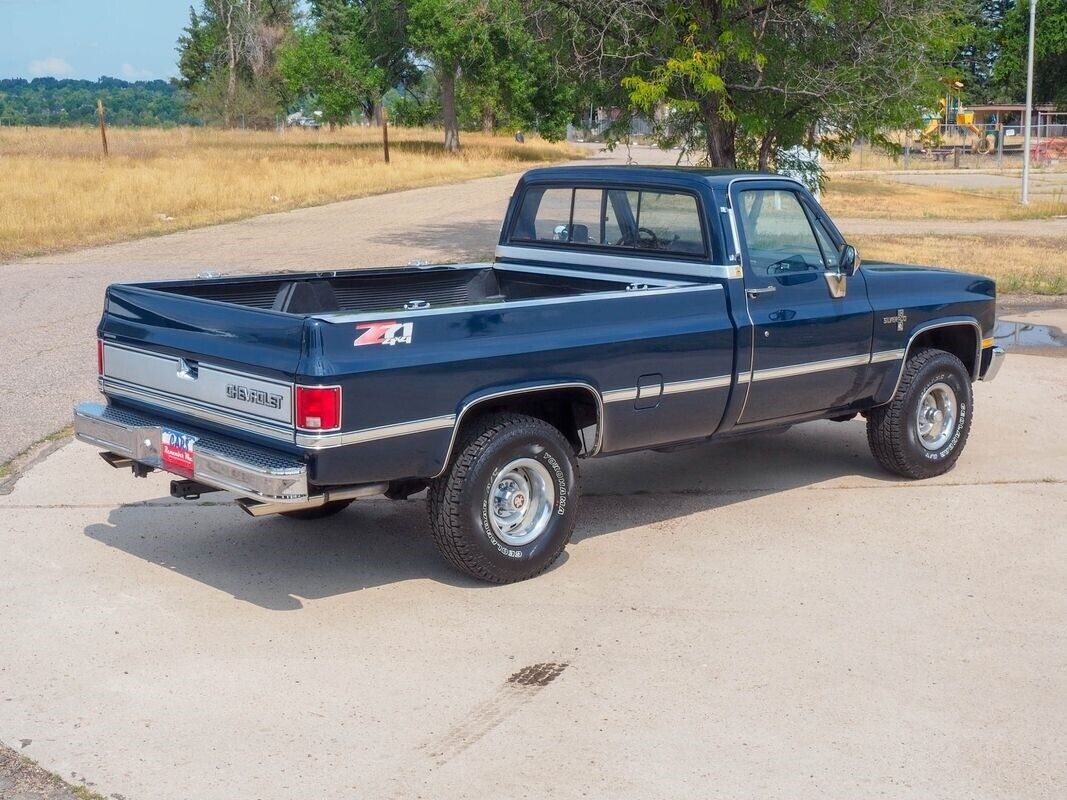 Chevrolet-Silverado-K10-1987-6