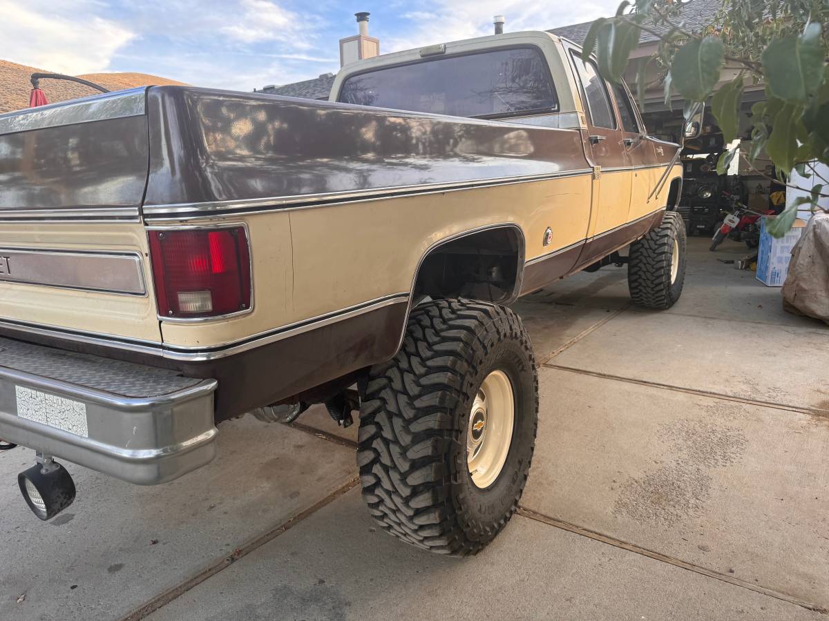 Chevrolet-Silverado-c20-1977-3