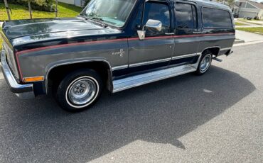 Chevrolet-Suburban-1500-1986-1