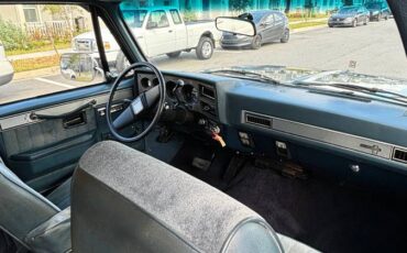 Chevrolet-Suburban-1500-1986-13