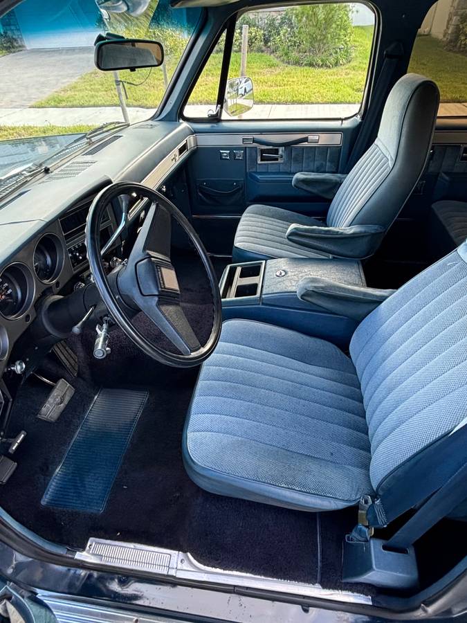 Chevrolet-Suburban-1500-1986-14