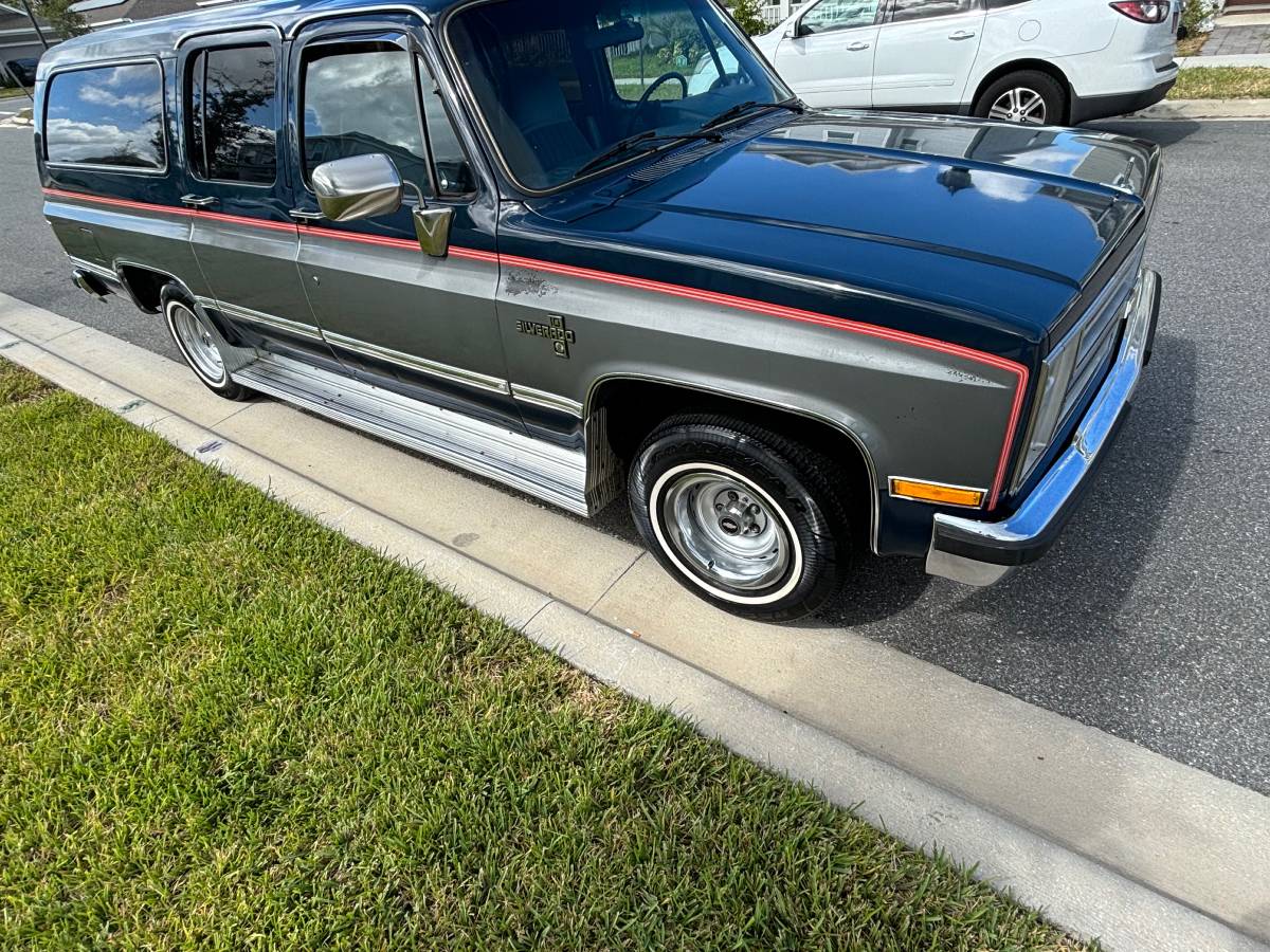 Chevrolet-Suburban-1500-1986-9