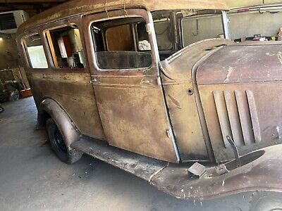 Chevrolet-Suburban-1935-9