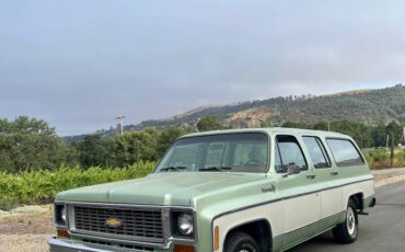 Chevrolet-Suburban-1973