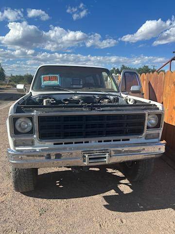 Chevrolet-Suburban-2500-diesel-1977-2