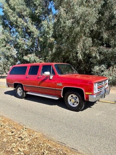 Chevrolet-Suburban-SUV-1986-1