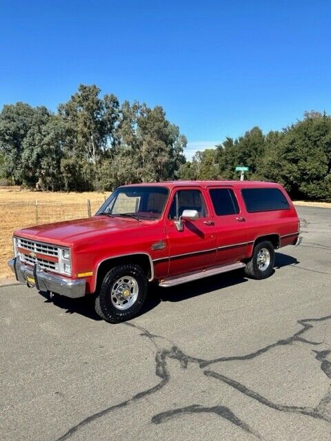 Chevrolet Suburban SUV 1986