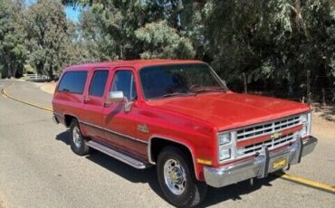 Chevrolet-Suburban-SUV-1986-2