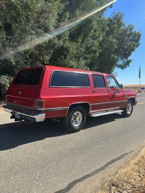 Chevrolet-Suburban-SUV-1986-4