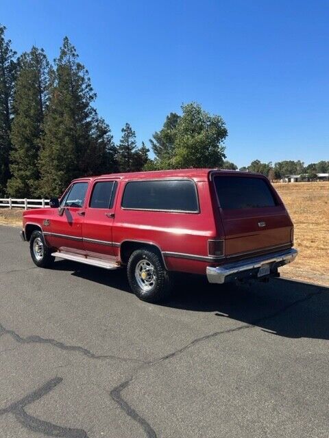 Chevrolet-Suburban-SUV-1986-6