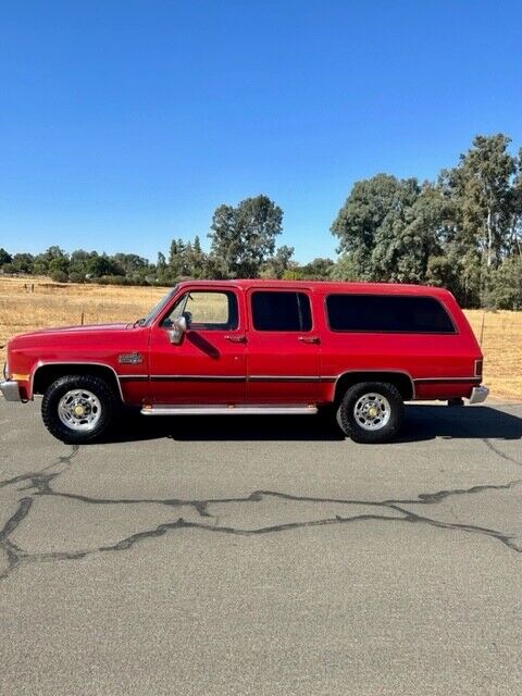 Chevrolet-Suburban-SUV-1986-7