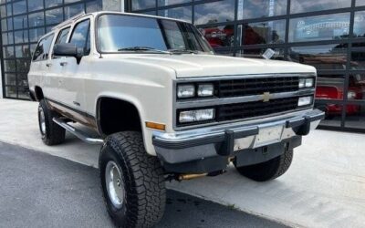 Chevrolet Suburban silverado v1500 lifted 4×4 squarebody 1991