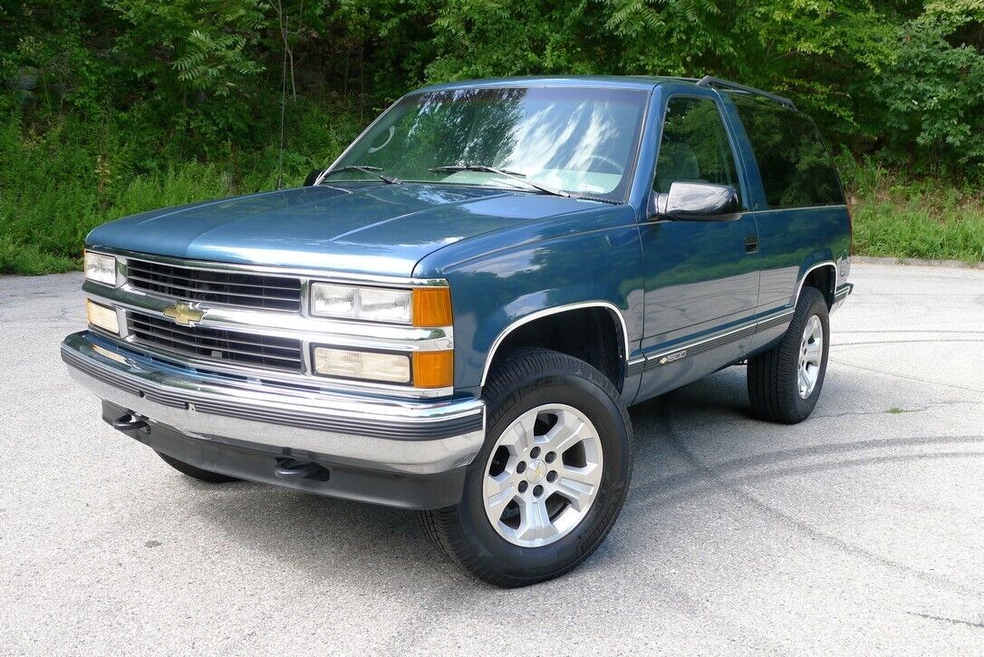 Chevrolet-Tahoe-SUV-1995-2