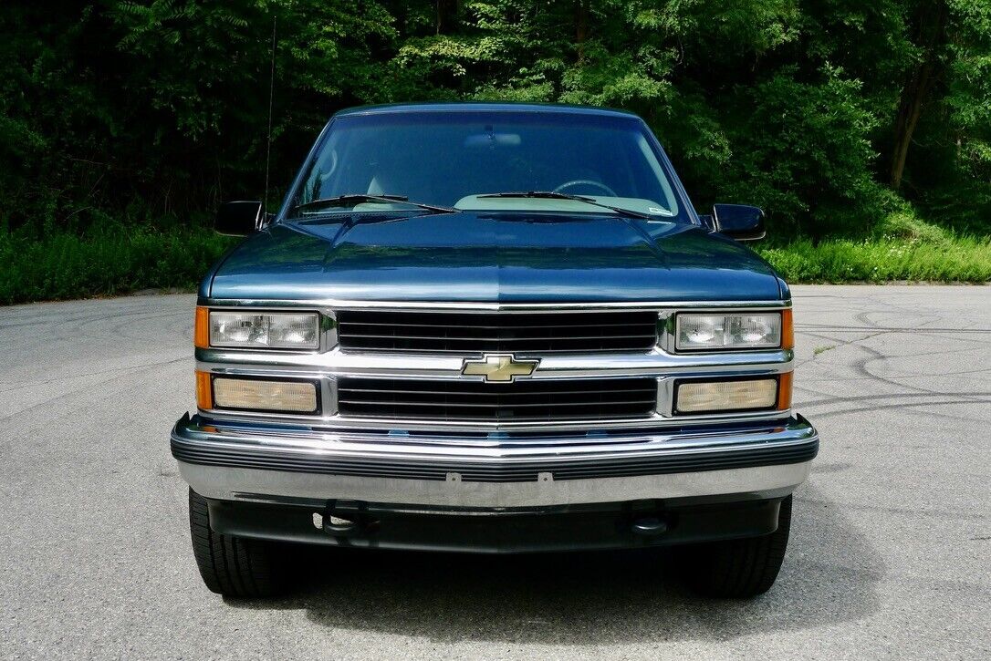 Chevrolet-Tahoe-SUV-1995-4