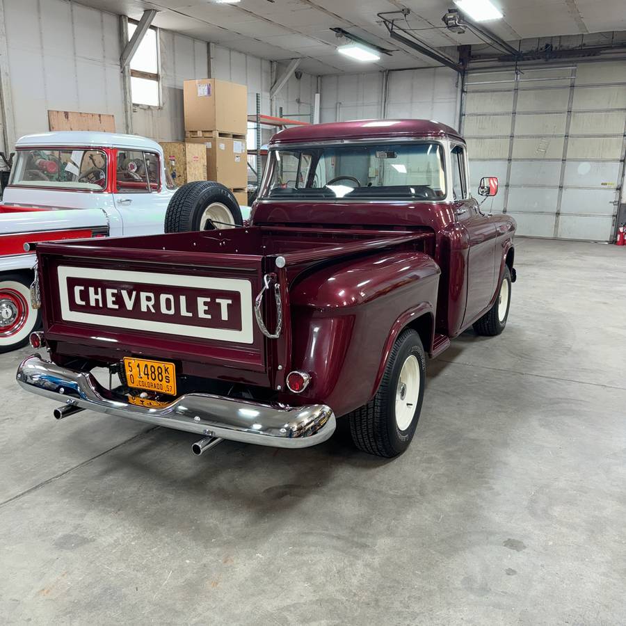 Chevrolet-Truck-1957-4